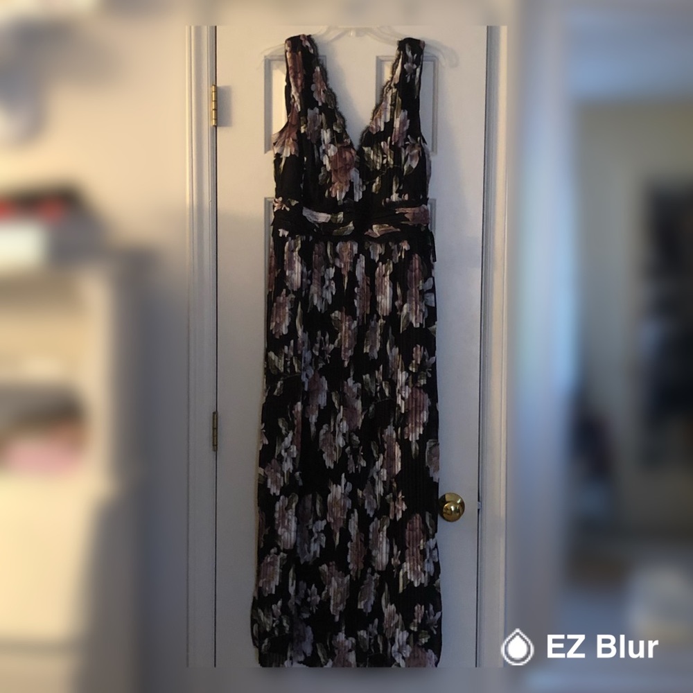 Lulu’s Floral Pleated Mini Dress